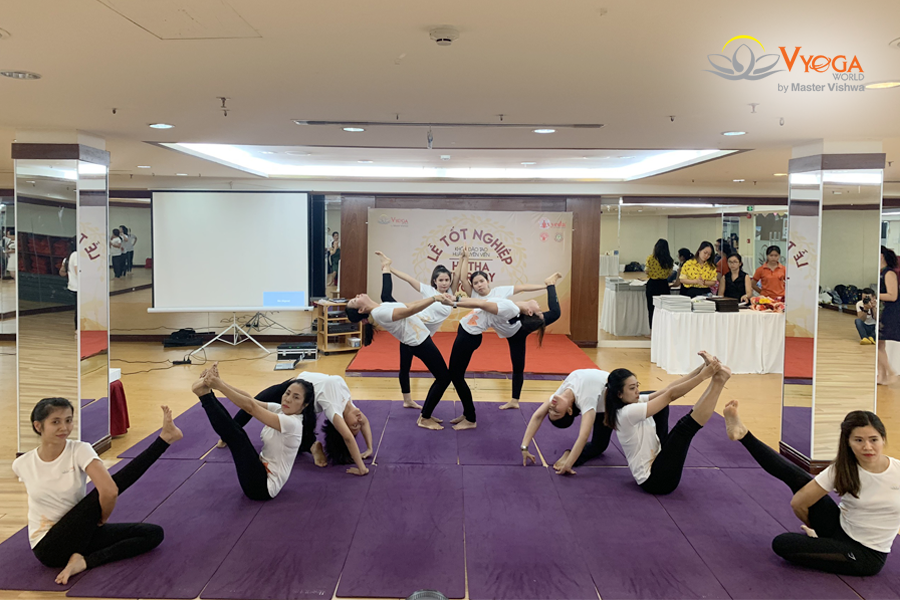 Bế Giảng Khóa Đào Tạo HLV Hatha Yoga Trị Liệu 200 Giờ 2019