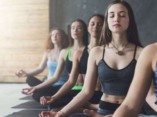 Lợi Ích Của Yoga Cho Phụ Nữ Qua Từng Giai Đoạn Của Cuộc Sống